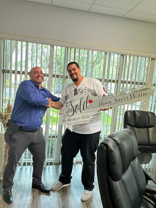 realtor image with happy customer